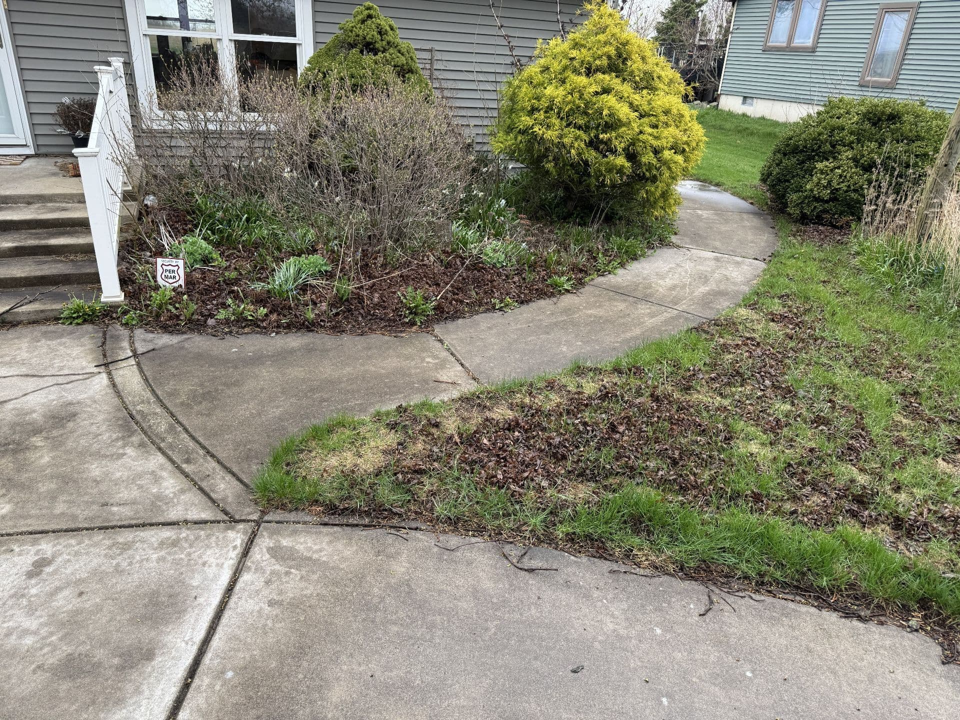 Gallery photos for Spring Refresh with Mulch Makeover in Lowell, Indiana: Image #8