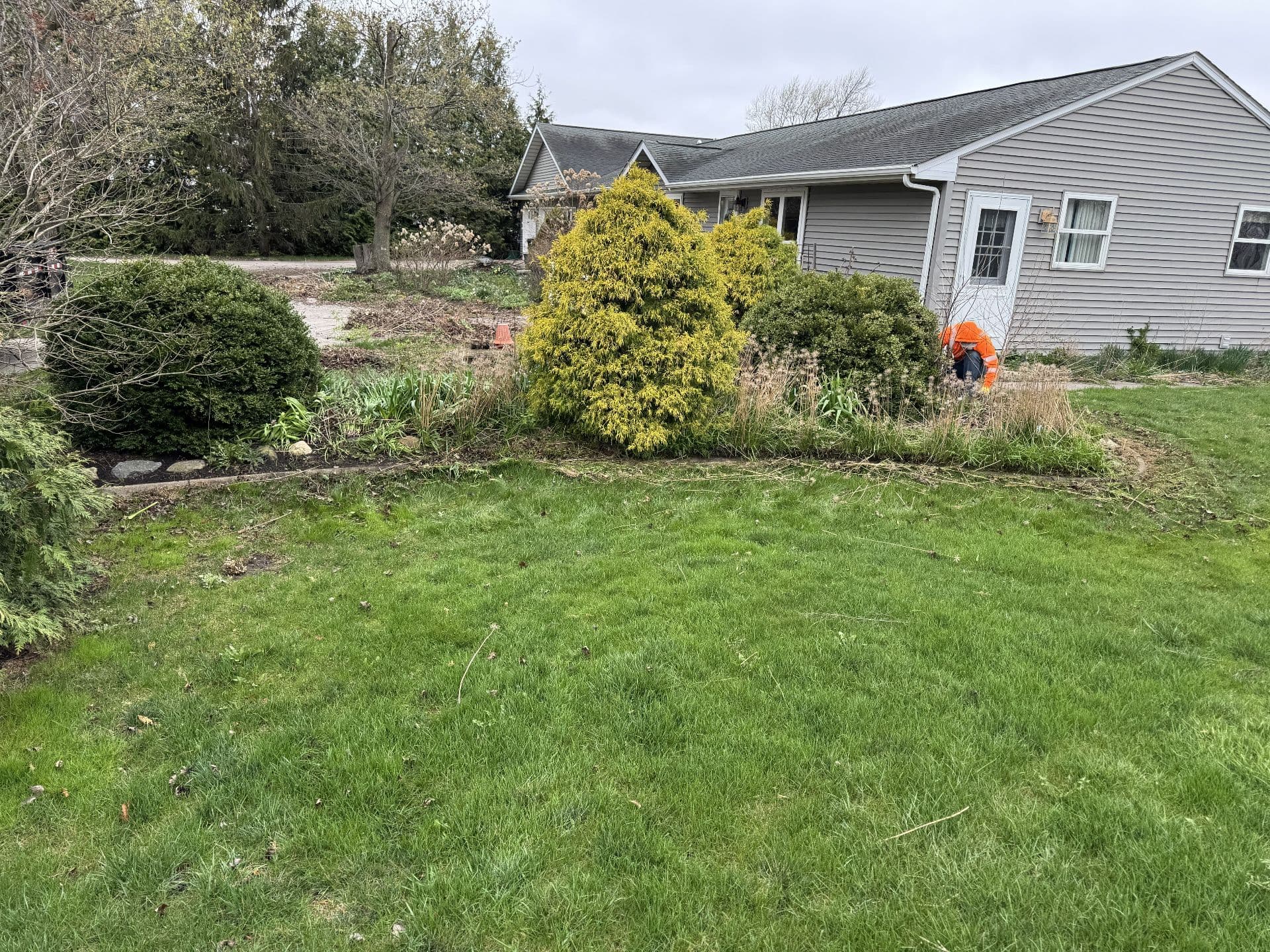 Gallery photos for Spring Refresh with Mulch Makeover in Lowell, Indiana: Image #5