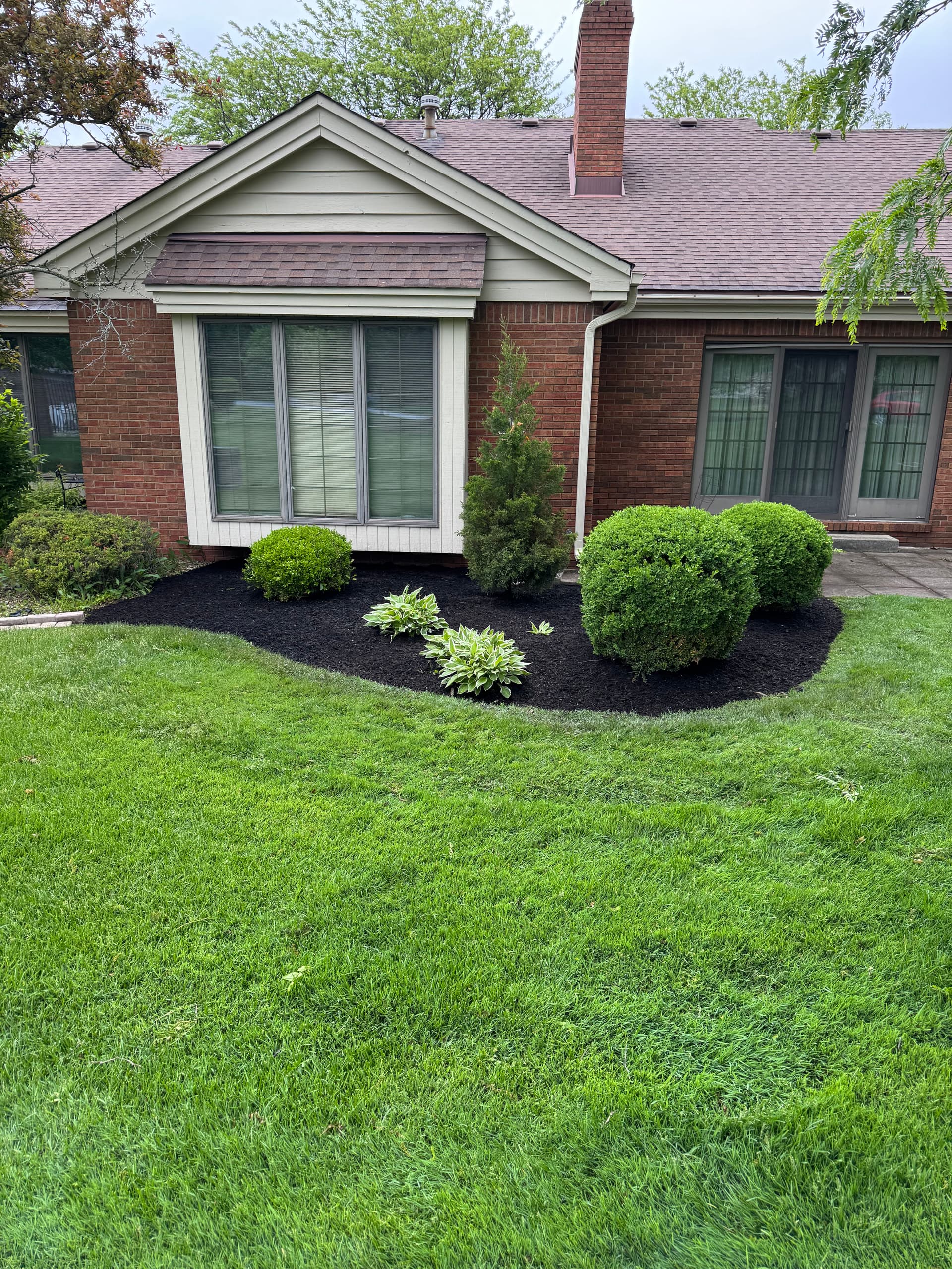 Gallery photos for Lush Mulch Makeover in Briar Ridge: Image #5