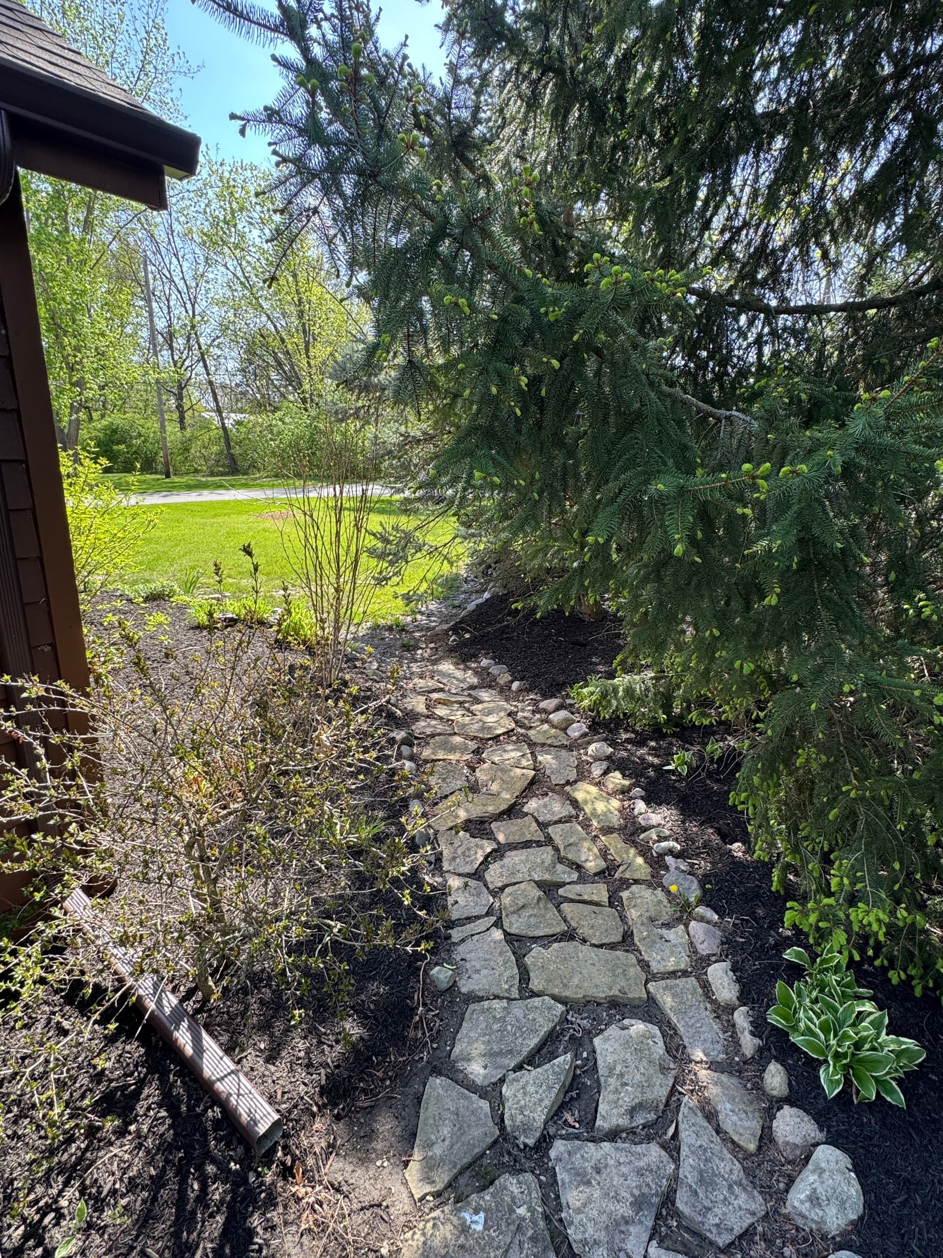 Gallery photos for Fresh Mulch and Sharp Beds at This Cedar Lake Property: Image #6