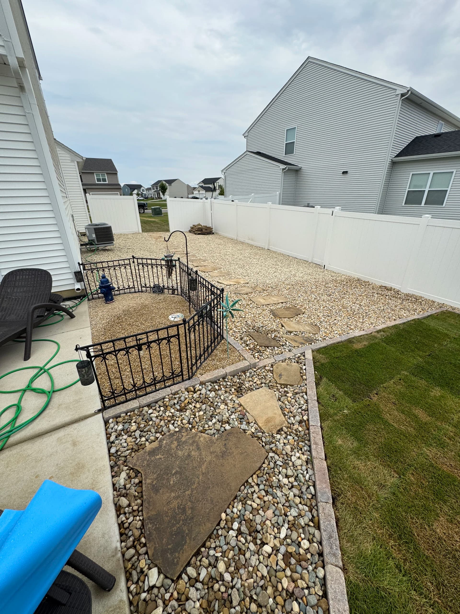 Gallery photos for Bare Clay Backyard Gets Sod, Gravel and Flagstone Makeover: Image #2