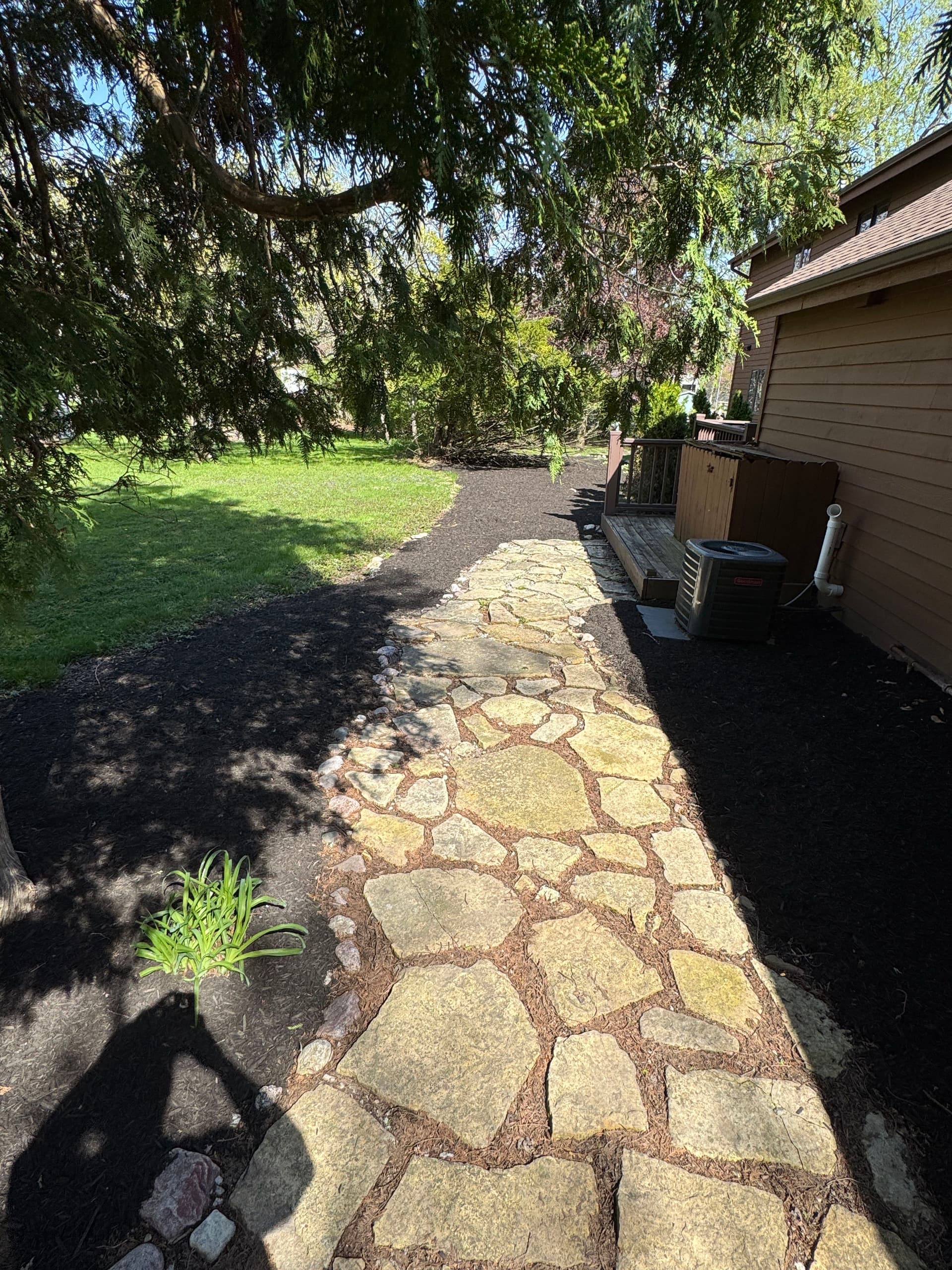 Gallery photos for Fresh Mulch and Sharp Beds at This Cedar Lake Property: Image #5