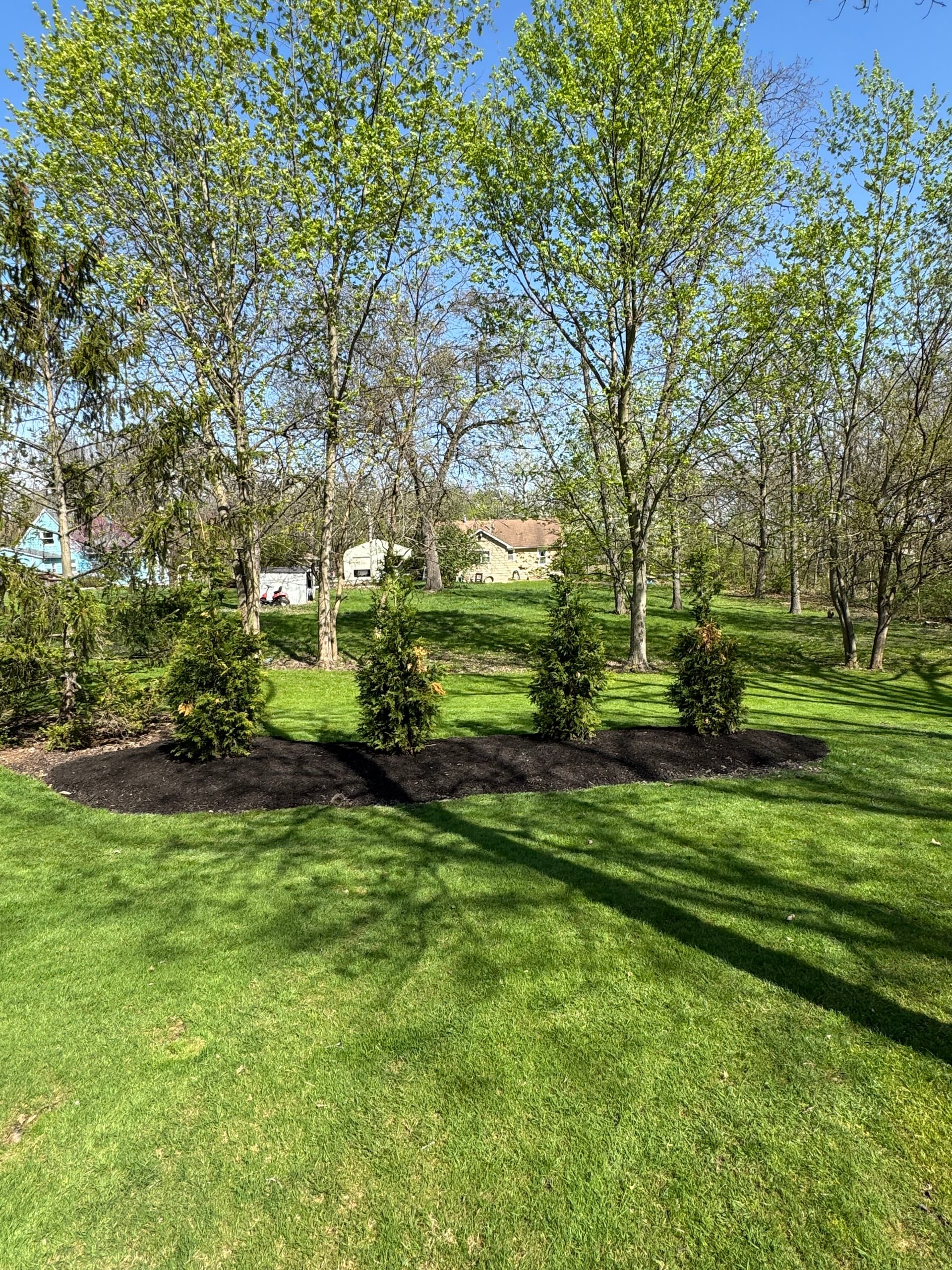 Gallery photos for Fresh Mulch and Sharp Beds at This Cedar Lake Property: Image #9