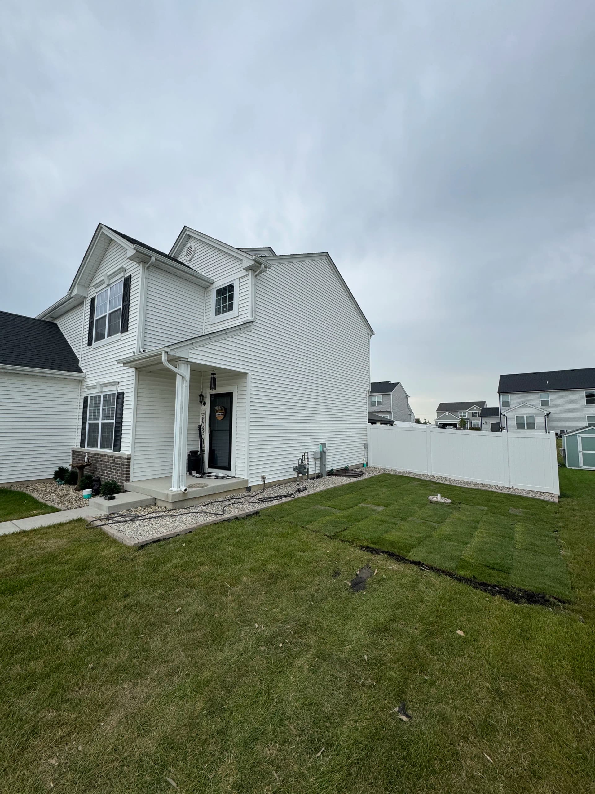 Gallery photos for Bare Clay Backyard Gets Sod, Gravel and Flagstone Makeover: Image #6