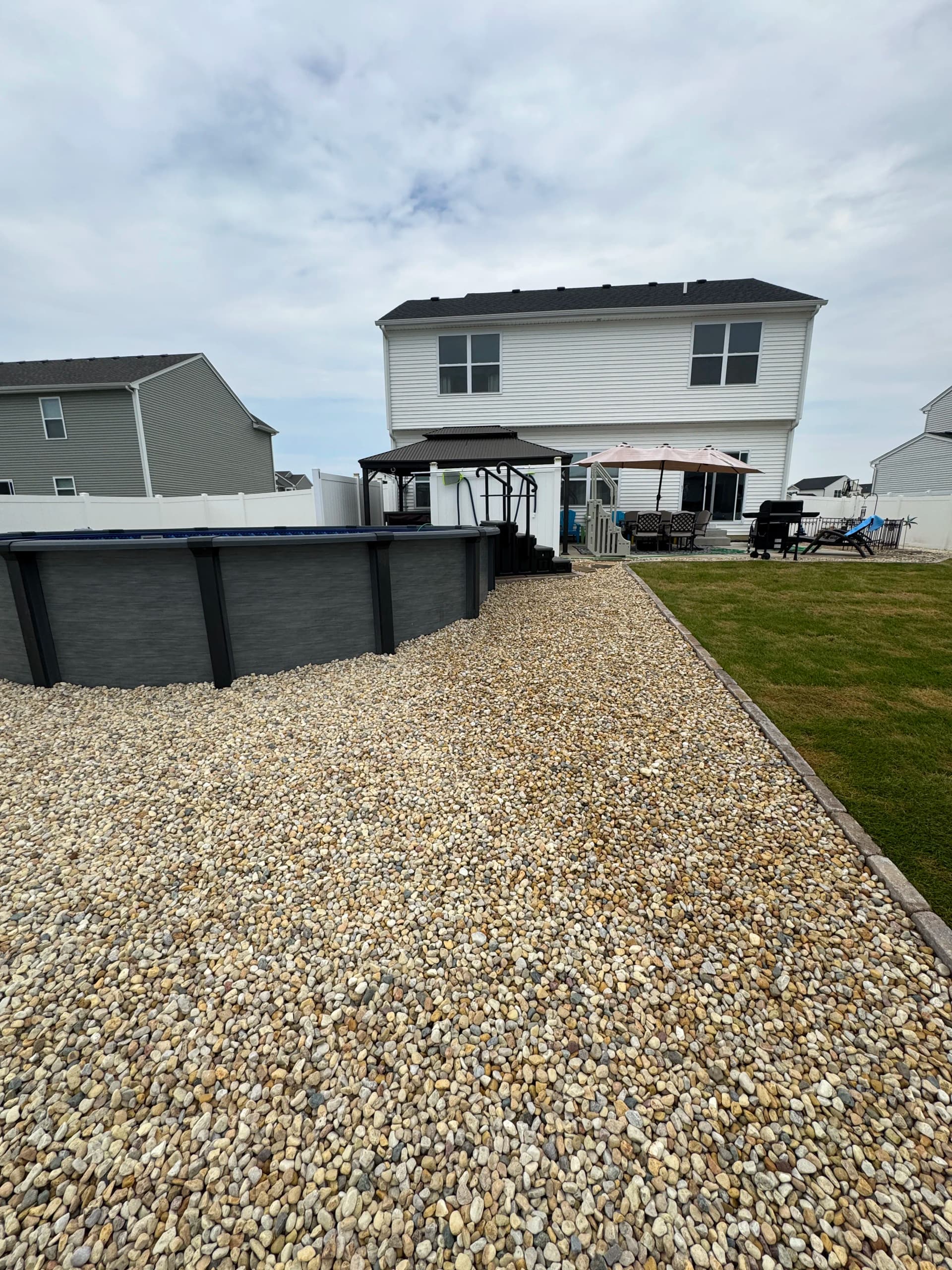Gallery photos for Bare Clay Backyard Gets Sod, Gravel and Flagstone Makeover: Image #4